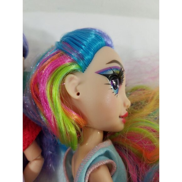 Rainbow High Dolls Cheerleader Violet Willow & Amaya Raine Rainbow - Picture 12 of 15